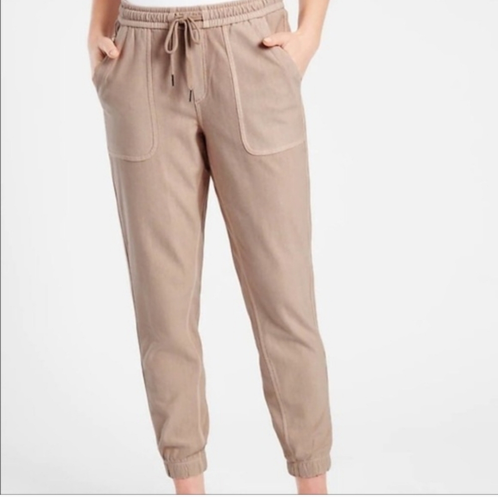 Athleta Farallon Jogger Pants In Silt.  Size 4.  NWT